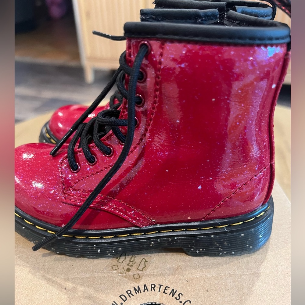 🌷Dr. Marten Bright Red Cosmic Glitter Boots(Girls/kids)🌷